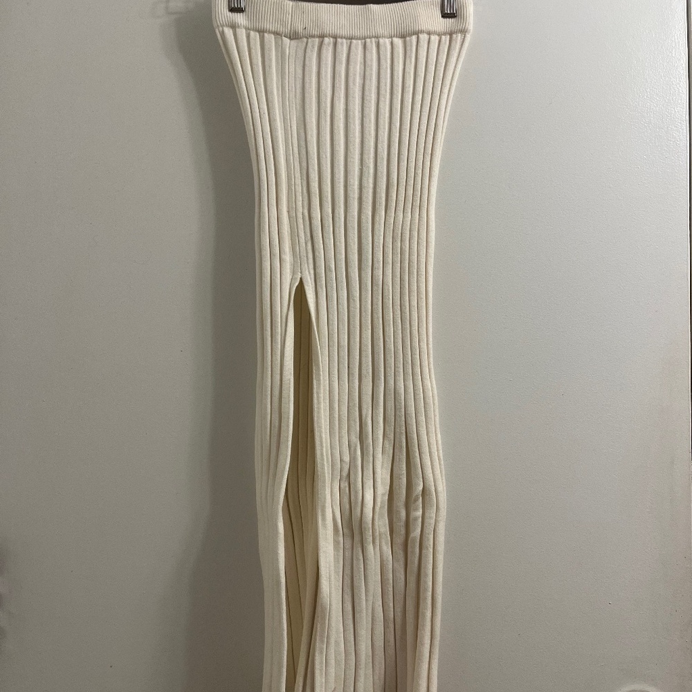 White knitted skirt
